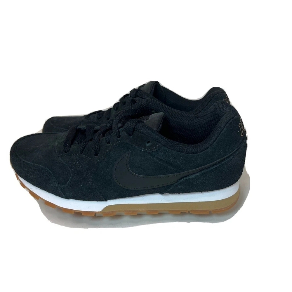 Nike Women's Black and White Sneakers